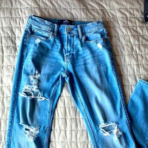 Men’s distressed jeans